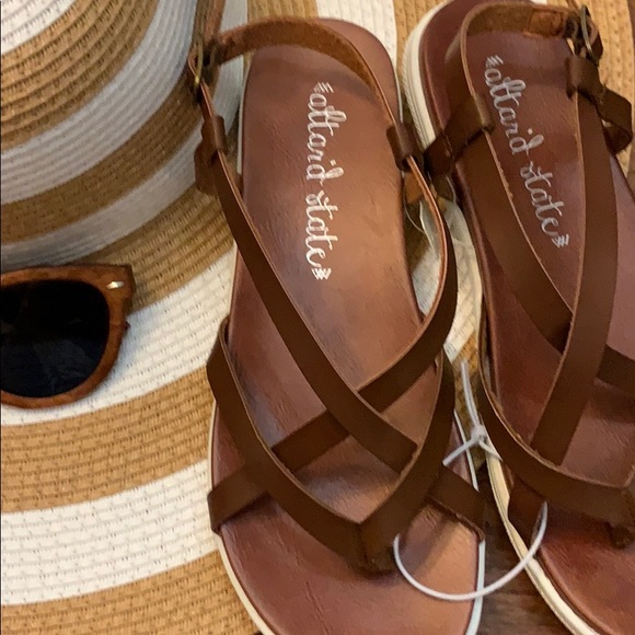 ⭐️⭐️ NWT Altar’d State Sandal SZ 7 Summer Fun ⭐️⭐️ - Picture 2 of 8